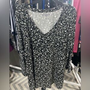 1x 22/24 woman within nwot